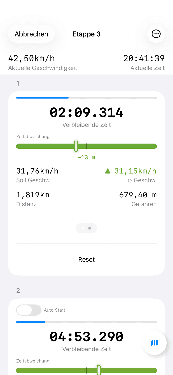 Rennmodus mit aktueller Geschwindigkeit, aktueller Zeit, einem laufenden Abschnitt mit Countdown, Zeitabweichung, Geschwindigkeiten und Distanzen